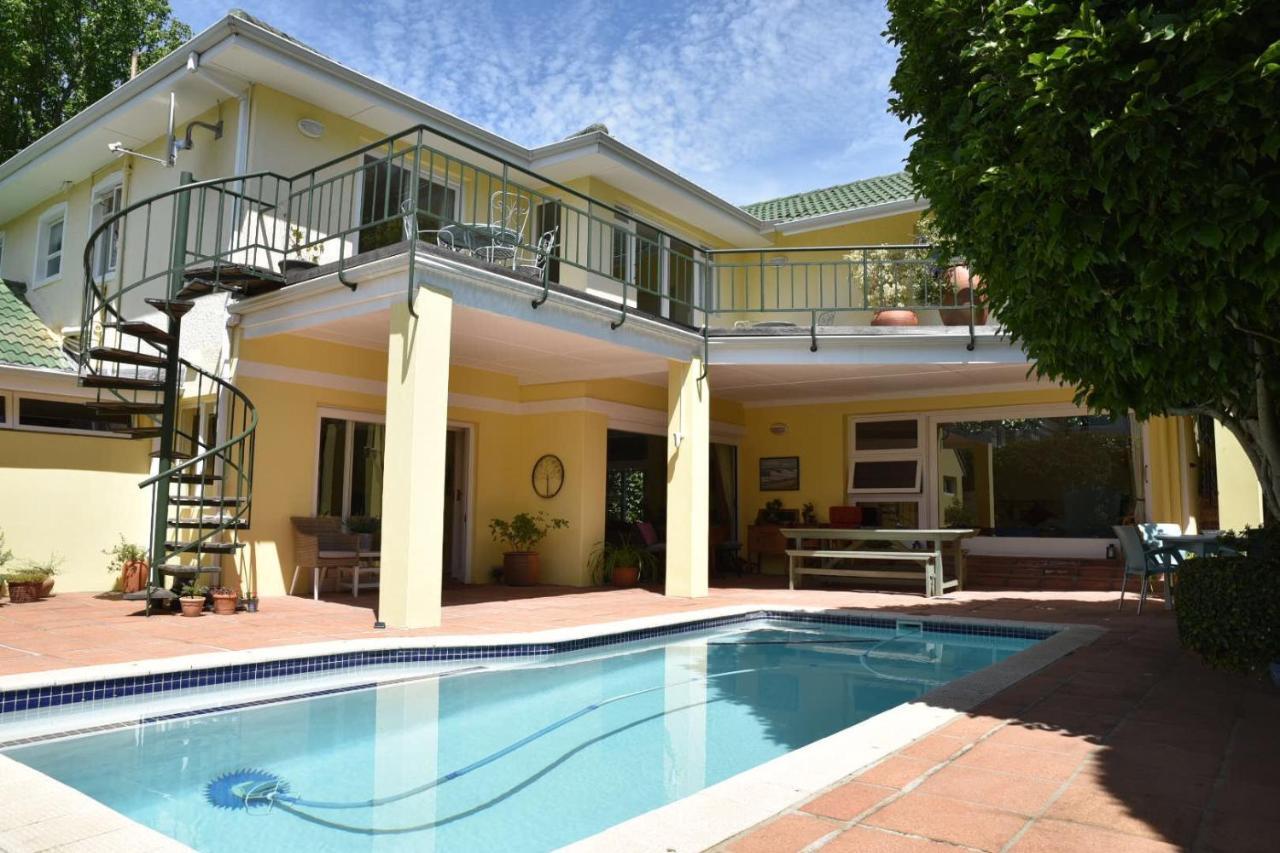 On Pinewood Guest House Le Cap Extérieur photo