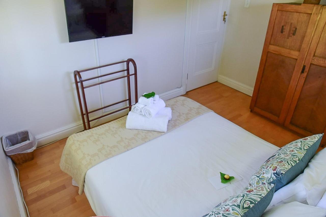 On Pinewood Guest House Le Cap Extérieur photo